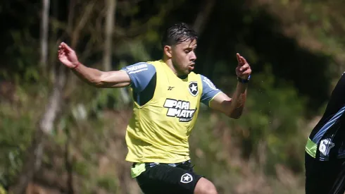 Óscar Romero voltou aos treinamentos pelo Botafogo. Foto: Vítor Silva/Botafogo