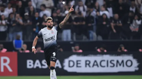 Yuri Alberto tem o início de temporada mais artilheira do Corinthians. Yuri Alberto comemorado gol contra Argentinos Jrs na Arena Corinthians. Foto: Ettore Chiereguini/AGIF