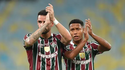 Renato Augusto agradece a torcida do Fluminense. Foto: Thiago Ribeiro/AGIF. Foto: Thiago Ribeiro/AGIF