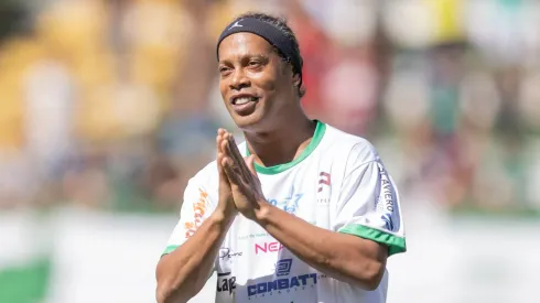 SC - CHAPECO - 19/11/2023 - AMISTOSO JOGO DAS ESTRELAS SC, AMIGOS DO RONALDINHO GAUCHO X AMIGOS DO NETO - RONALDINHO jogador do Amigos do Ronaldinho Gaucho durante partida contra o Amigos Do Neto no estadio Arena Conda pelo campeonato Jogo Das Estrelas SC. Foto: Liamara Polli/AGIF