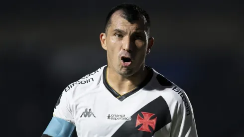 Medel em ação pelo Vasco: um novo interessado pode agilizar a saída do chileno