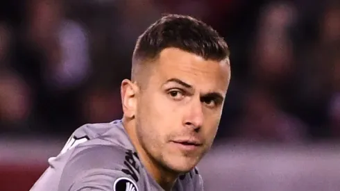 Marcelo Grohe durante a partida da Libertadores. Goleiro é alvo do Peixe.