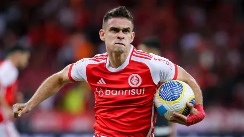 Borré: jogador do Internacional comemora seu gol durante partida contra o Atletico-GO no estádio Beira-Rio pelo Campeonato Brasileiro A 2024. (Foto: Maxi Franzoi/AGIF)