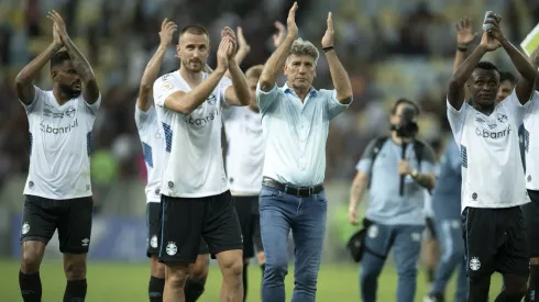 Renato Gaúcho e seus jogadores em último jogo no Maracanã, contra o Fluminense, pelo Brasileiro de 2023. Foto: Jorge Rodrigues/AGIF