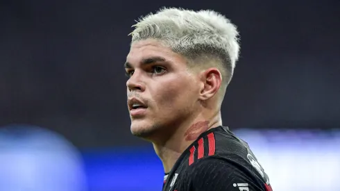 RJ - RIO DE JANEIRO - 16/03/2024 - CARIOCA 2024, FLAMENGO X FLUMINENSE - Ayrton Lucas jogador do Flamengo durante partida contra o Fluminense no estadio Maracana pelo campeonato Carioca 2024. Foto: Thiago Ribeiro/AGIF