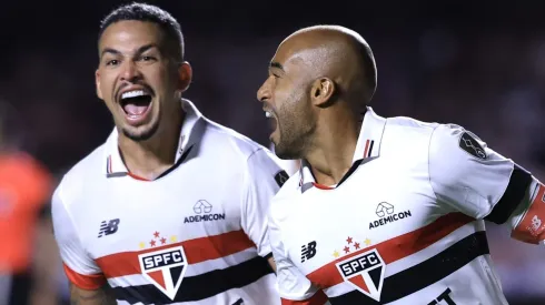 Lucas Moura e Luciano em ação na partida entre São Paulo x Talleres