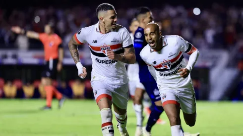 Luciano e Lucas comemorando o gol do São Paulo contra o Talleres