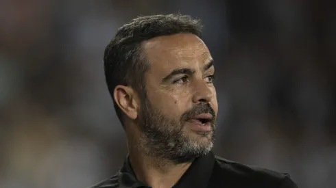 RJ - RIO DE JANEIRO - 08/05/2024 - COPA LIBERTADORES 2024, BOTAFOGO X LDU - Artur Jorge tecnico do Botafogo durante partida contra o LDU no estadio Engenhao pelo campeonato Copa Libertadores 2024.