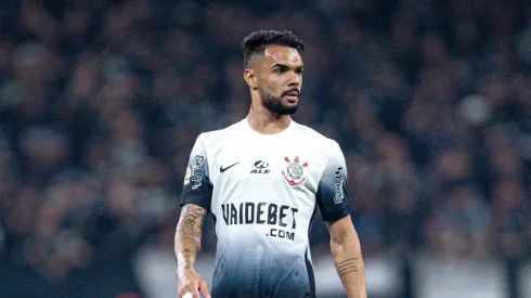 Raniele em ação durante a derrota para o Glorioso. Foto: Leonardo Lima/AGIF