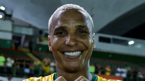 Deyverson em partida do Cuiabá. Jogador está de malas prontas para o Timão.