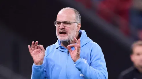 Atitude de Marcelo Bielsa na Seleção Uruguaia revoltou torcedores do Internacional. (Photo by Juan Manuel Serrano Arce/Getty Images)