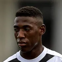 Torcida do Vasco pede saídas de Léo Pelé e Maicon após derrota: \'Péssimos zagueiros\'