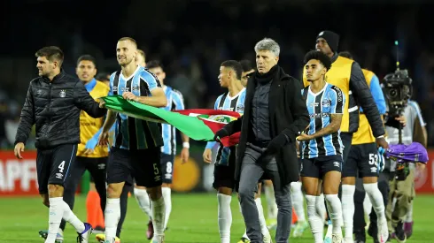 Grêmio tenta feito histórico após retornar ao futebol em meio às tragédias climáticas que abalaram o Rio Grande do Sul (Foto: Heuler Andrey/Getty Images)