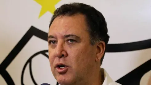 Marcelo Teixeira, presidente do Peixe, toma decisão no mercado. Foto: Pedro Ernesto Guerra Azevedo/Santos FC.