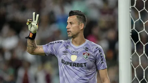 Fábio iguala recorde de Cristiano Ronaldo e Rogério Ceni.