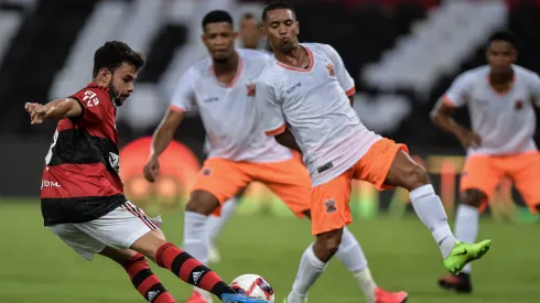 Volante em ação pelo Rubro-negro, em 2021