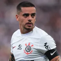 Com saídas de Cássio e Paulinho, Fagner repensa seu futuro no Corinthians