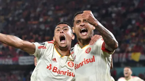 Alan Patrick comemora gol pelo Internacional. Foto: Vizzor Imagem/AGIF