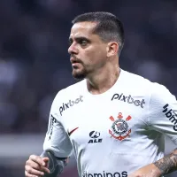 Fagner segue tratamento de lesão em dia de folga no Corinthians