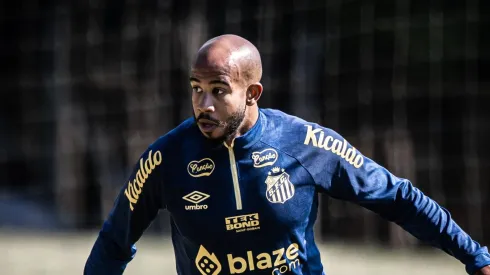 Patrick durante treinamento do Peixão. Foto: Raul Baretta/ Santos FC.