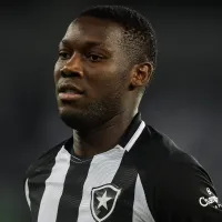 Patrick de Paula tem companhia de jogador da Seleção da França durante treinamento