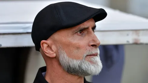 Álvaro Pacheco já inicia pressionado no Vasco.