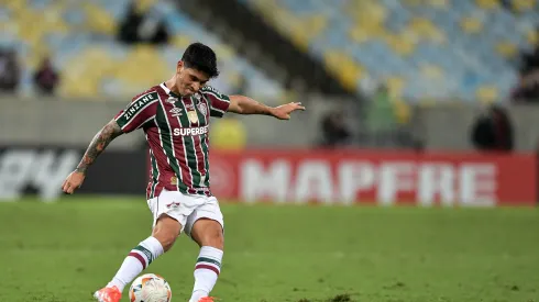 Cano volta aos treinos com o Fluminense após lesão.