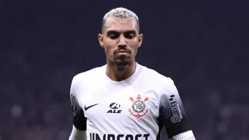 Matheuzinho durante duelo contra o Fogão. Foto: Marcello Zambrana/AGIF