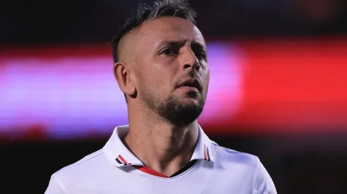 A situação de Rafinha empurra o Tricolor para o mercado da bola