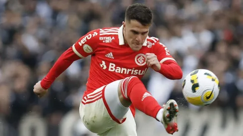 Fabrício Bustos tem contrato no Internacional até fevereiro e Villarreal quer sua contratação