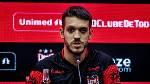 Lucas Kal durante a coletiva de imprensa desta sexta-feira (7). Foto: Ingryd Oliveira/ACG