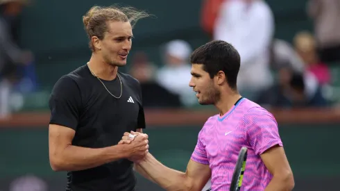 Carlos Alcaraz e Alexander Zverev disputam a final de Roland Garros (Foto: Clive Brunskill/Getty Images)