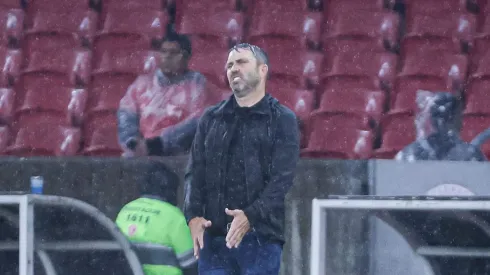 Eduardo Coudet precisa resolver os problemas do Internacional. Foto: Maxi Franzoi/AGIF