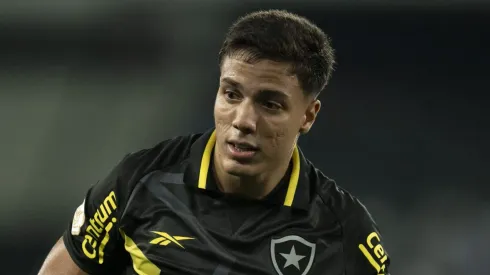 Carlos Alberto, jogador do Botafogo, durante partida contra o Cruzeiro no estadio Engenhão pelo campeonato Brasileirão Série A