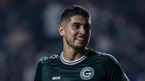 Pedro Raul, jogador do Goiás, durante partida contra o Flamengo no estádio Serrinha pelo Brasileirão Série A - Foto: Isabela Azine/AGIF