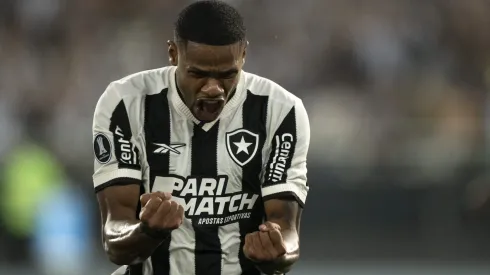 Junior Santos jogador do Botafogo comemora seu gol durante partida contra o LDU no estadio Engenhao pelo campeonato Copa Libertadores 2024. Foto: Jorge Rodrigues/AGIF