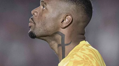 Carlos Miguel foi titular no Corinthians mesmo com negócio avançado