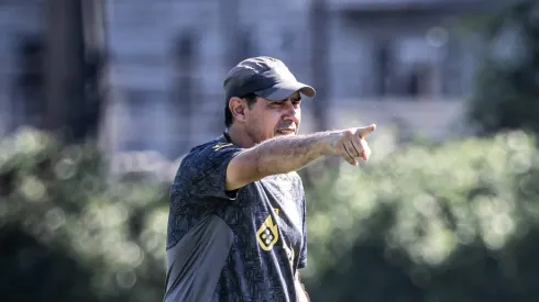 Carille durante treinamento da semana. Foto: Raul Baretta/ Santos FC.