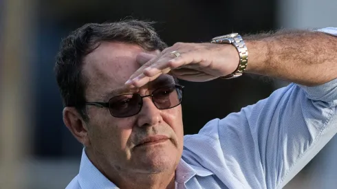 Pedro Lourenço em treino realizado na Toca da Raposa. Dirigente é avisado de demissão no Alviceleste. Foto: Gustavo Aleixo/Cruzeiro.