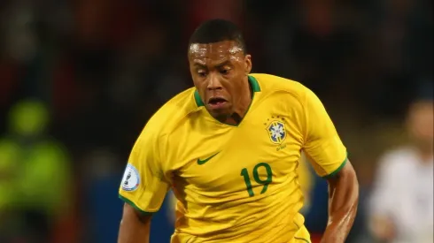Júlio Baptista em partida da Seleção Brasileira
(Foto: Jamie McDonald/Getty Images)