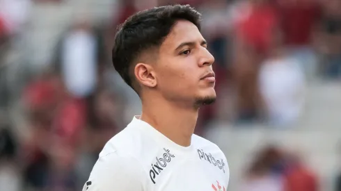 António Oliveira toma decisão sobre Caetano no Corinthians