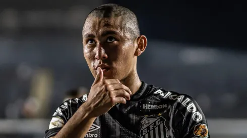 Promessa do Santos, Miguelito marcou pela 1ª vez como profissional em amistoso pela Bolívia