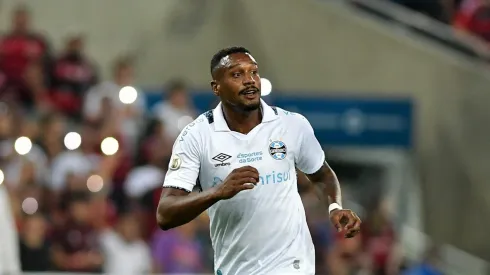 Edenílson em ação contra o Fla. Foto: Thiago Ribeiro/AGIF