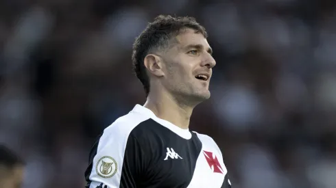 Vegetti, jogador do Vasco, lamenta durante partida contra o Criciúma no estádio São Januário pelo campeonato Brasileiro A 2024. Foto: Jorge Rodrigues/AGIF