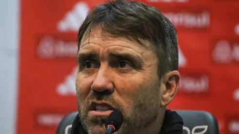 Eduardo Coudet em coletiva de imprensa