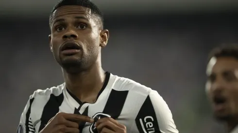 Júnior Santos comemorando gol em partida da Libertadores da América entre Botafogo x LDU
