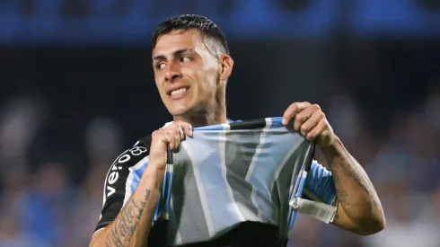 Cristian Pavón, jogador do Grêmio, lamenta durante partida contra o Estudiantes no estádio Couto Pereira pela Copa Libertadores 2024. Foto: Maxi Franzoi/AGIF