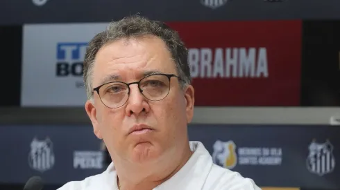 SP – SANTOS – 08/01/2024 – SANTOS, COLETIVA – O presidente Marcelo Teixeira fala aos jornalistas em coletiva de imprensa realizada na Vila Belmiro.