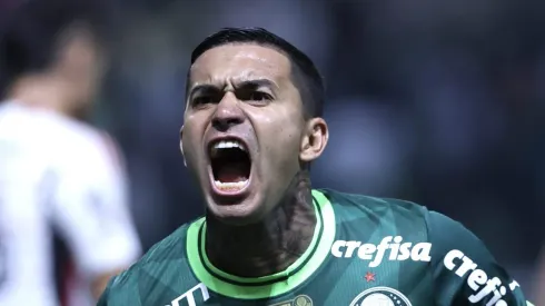 Dudu durante partida do Brasileirão. Atacante vive novela no mercado da bola.