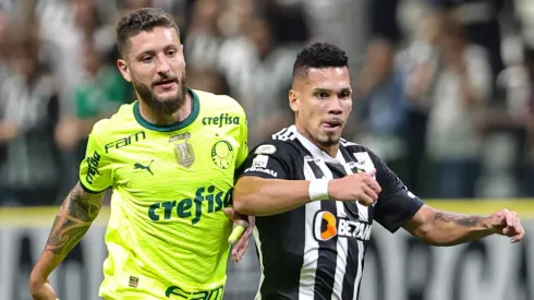 MG - BELO HORIZONTE - 17/06/2024 - BRASILEIRO A 2024, ATLETICO-MG X PALMEIRAS - Paulinho jogador do Atletico-MG disputa lance com Ze Rafael jogador do Palmeiras durante partida no estadio Arena MRV pelo campeonato Brasileiro A 2024. Foto: Gilson Lobo/AGIF